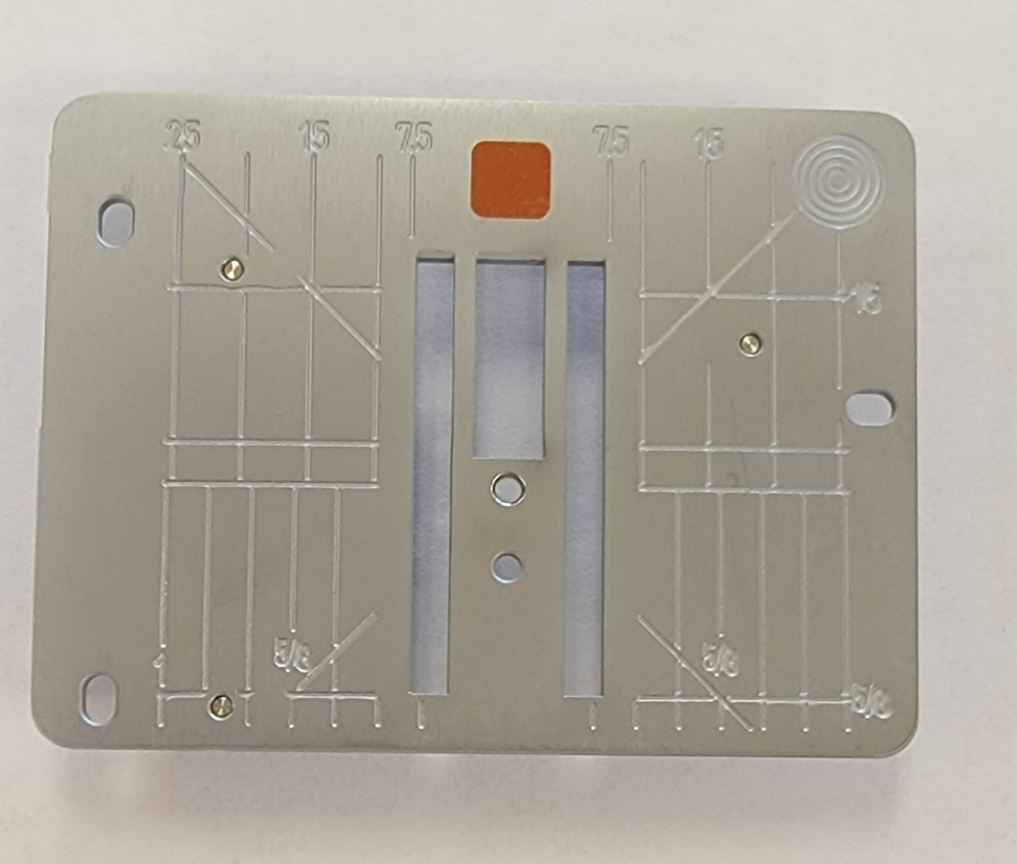 BERNINA Needle Plate Straight Stitch / Cutwork for B435, B475 QE, B535, B720 (2mm)