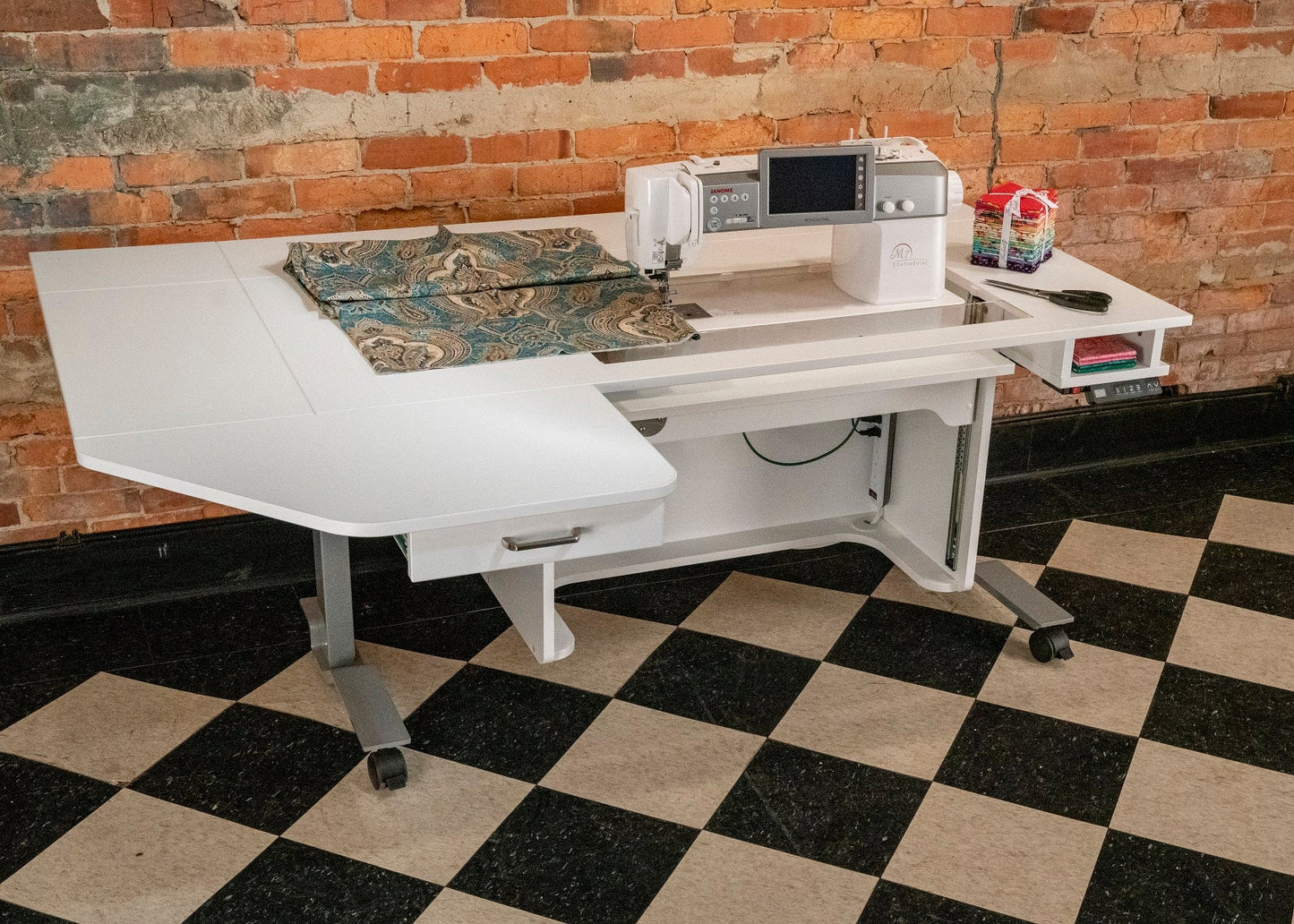 HORN 9100 Sewing Craft Table